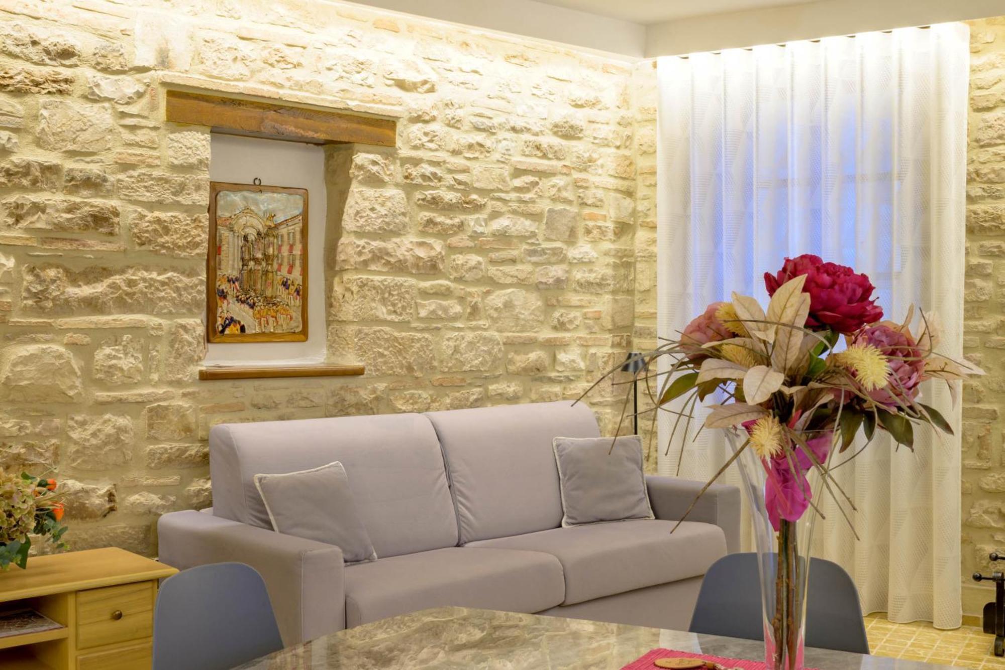 Dimora Giada & Gloria Apartment Губио Екстериор снимка